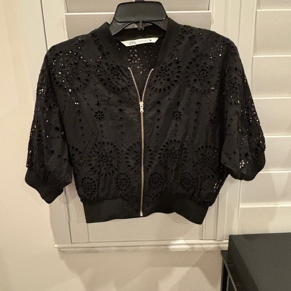 NWOT Zara Embroidered Eyelet Bomber Jacket Cropped Black Size Medium - Picture 5 of 14